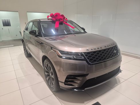 Used 2018 Land Rover Range Rover Velar R-Dynamic SE image 4