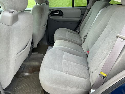 Used 2005 Chevrolet TrailBlazer LS w/ LS Preferred Equipment Group AWD/4WD image 9