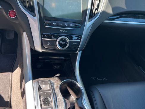 Used 2018 Acura TLX V6 image 10