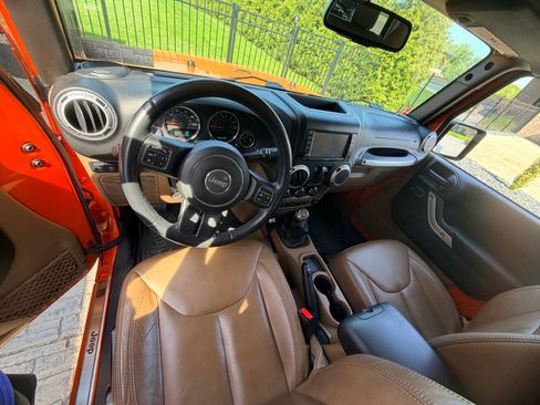 Used 2015 Jeep Wrangler Rubicon w/ Power Convenience Group AWD/4WD image 10