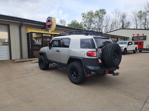 Used 2010 Toyota FJ Cruiser 4WD image 8