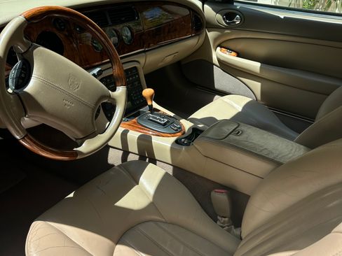 Used 2001 Jaguar XK8 Convertible RWD image 13