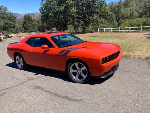 Used 2009 Dodge Challenger R/T RWD image 1