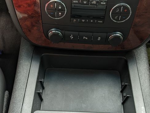 Used 2012 Chevrolet Suburban LT w/ All-Star Edition image 20