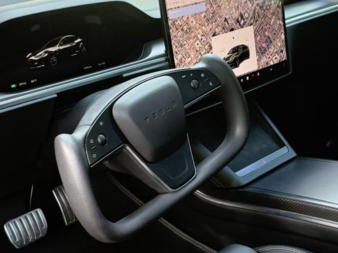 Used 2023 Tesla Model S Plaid image 14