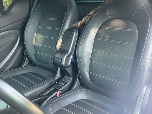 Used 2018 smart fortwo electric drive image 14