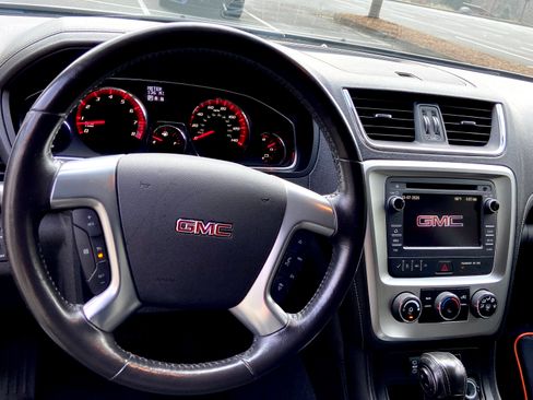 Used 2016 GMC Acadia SLE image 9