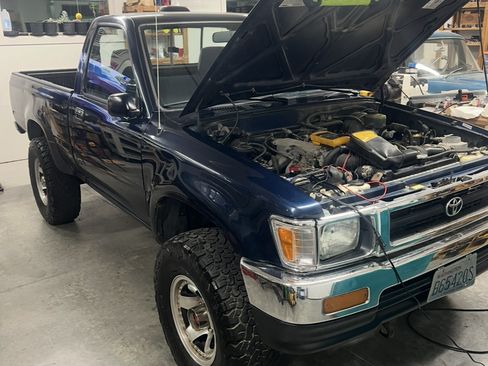 Used 1994 Toyota Pickup DX image 1