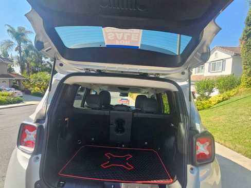 Used 2016 Jeep Renegade Trailhawk w/ Premium Trailhawk Package image 10