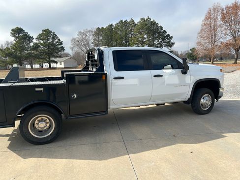 Used 2020 Chevrolet Silverado 3500 W/T w/ WT Convenience Package image 2