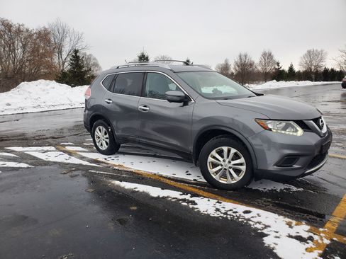 Used 2016 Nissan Rogue SV w/ SV Premium Package image 5