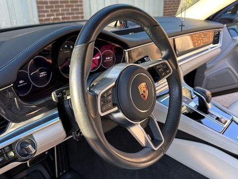 Used 2019 Porsche Panamera 4S Executive image 6