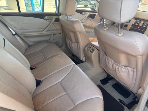Used 2000 Mercedes-Benz E 320 Sedan image 5