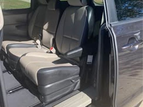 Used 2020 Kia Sedona EX image 5