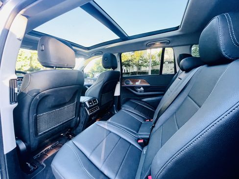 Used 2023 Mercedes-Benz GLS 450 4MATIC image 17