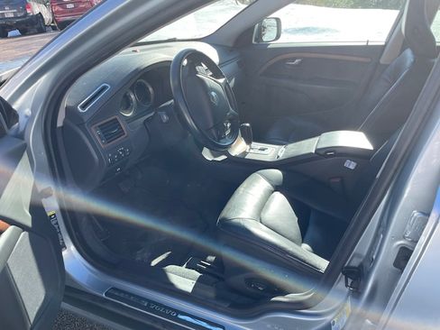 Used 2010 Volvo XC70 3.2 image 11