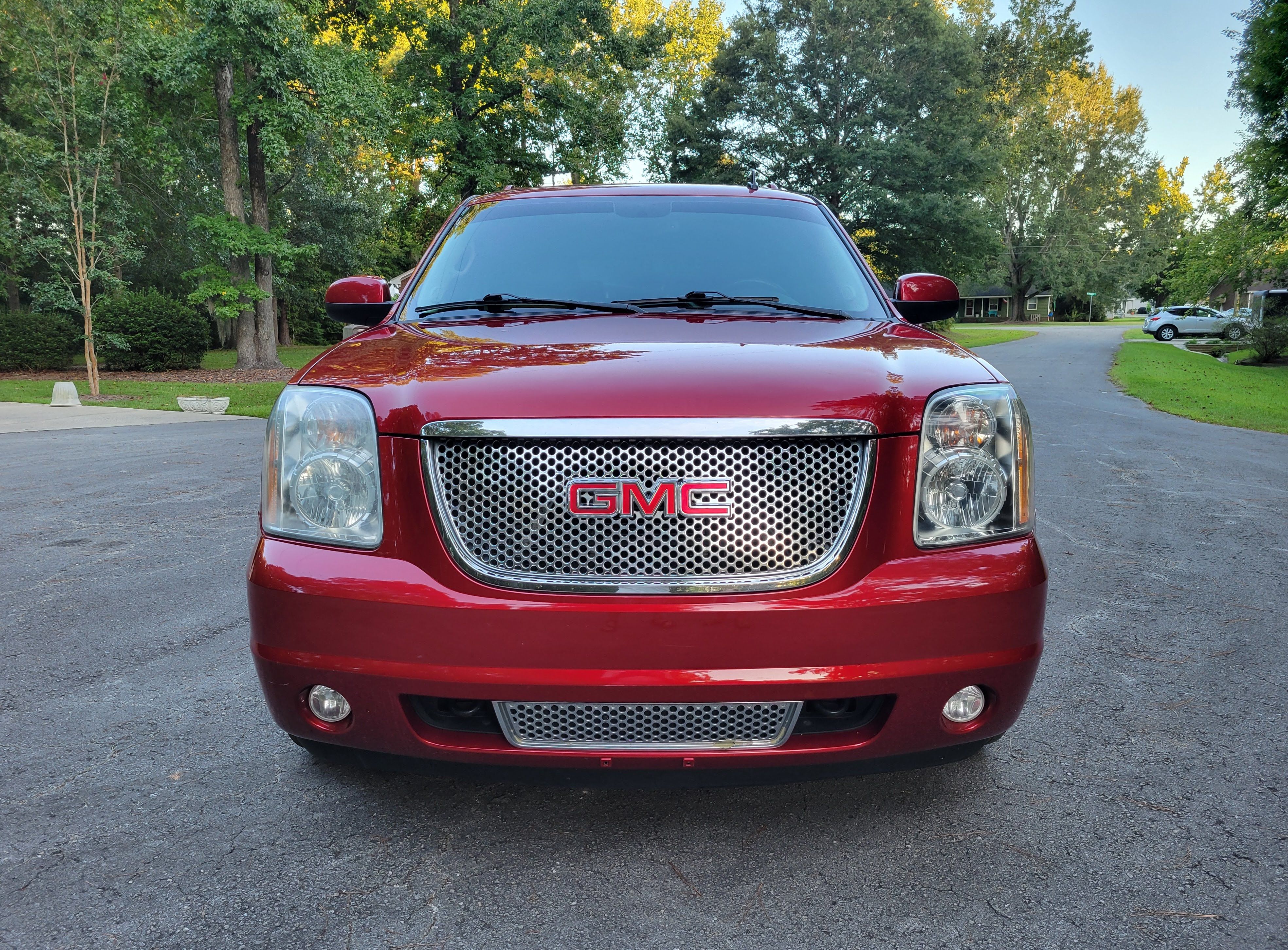 Used 2012 GMC Yukon XL Denali RWD image 9