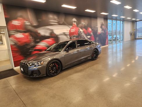 Used 2022 Audi S8 image 5