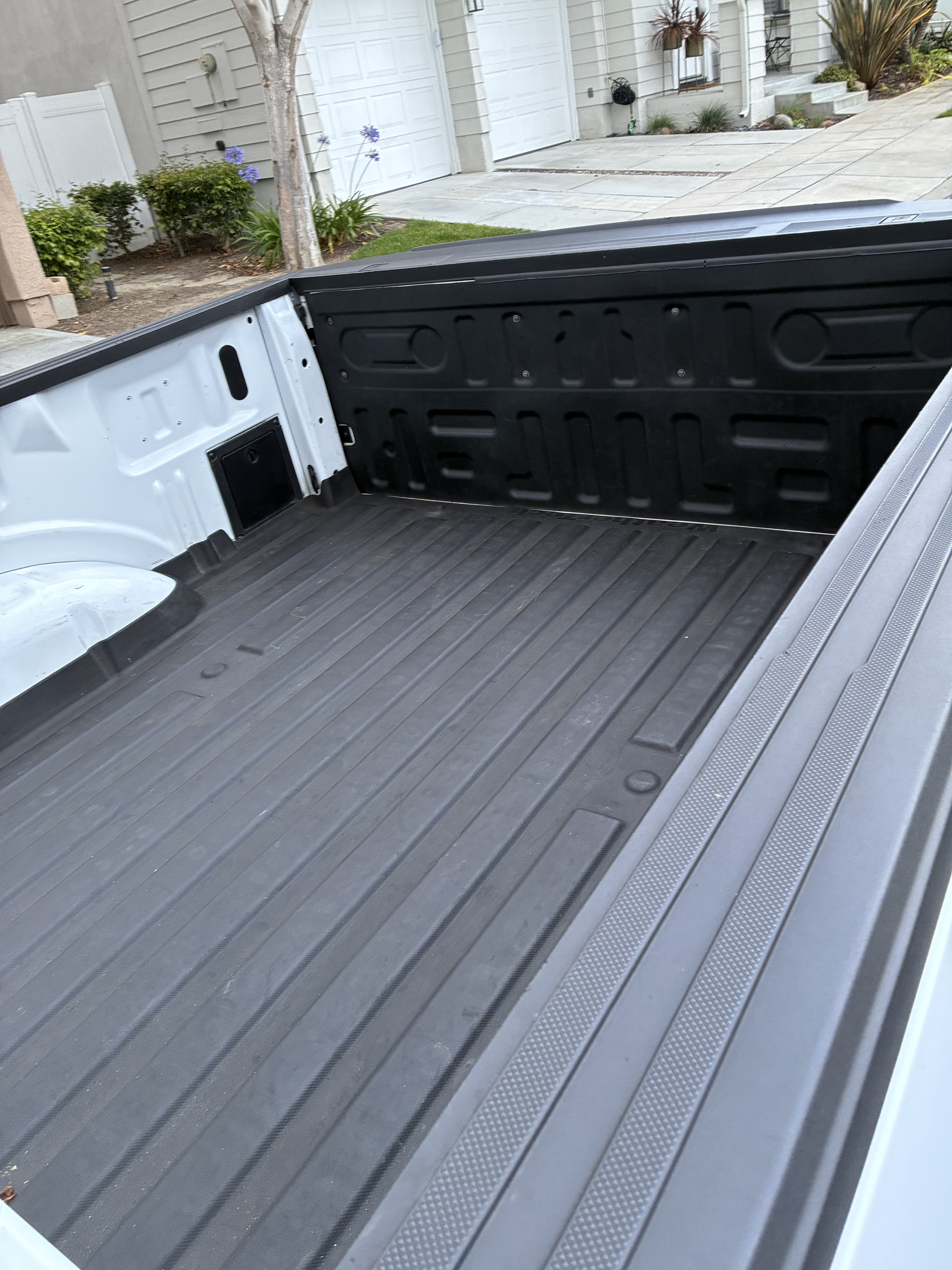 Used 2024 Ford F150 XLT w/ XLT Black Appearance Package RWD image 9