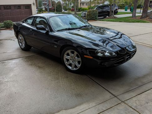 Used 2000 Jaguar XK8 Coupe image 2