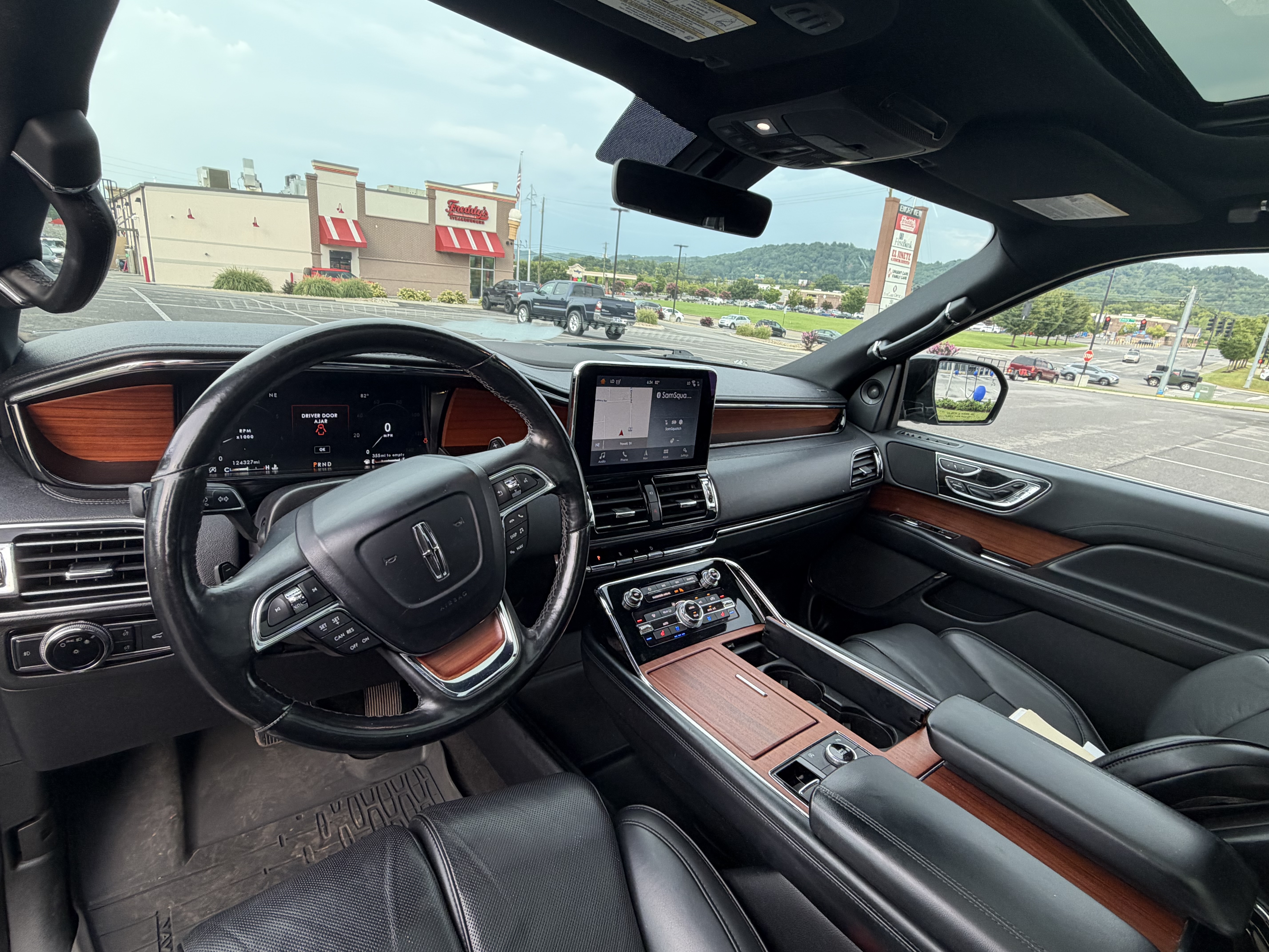 Used 2018 Lincoln Navigator Reserve AWD/4WD image 5