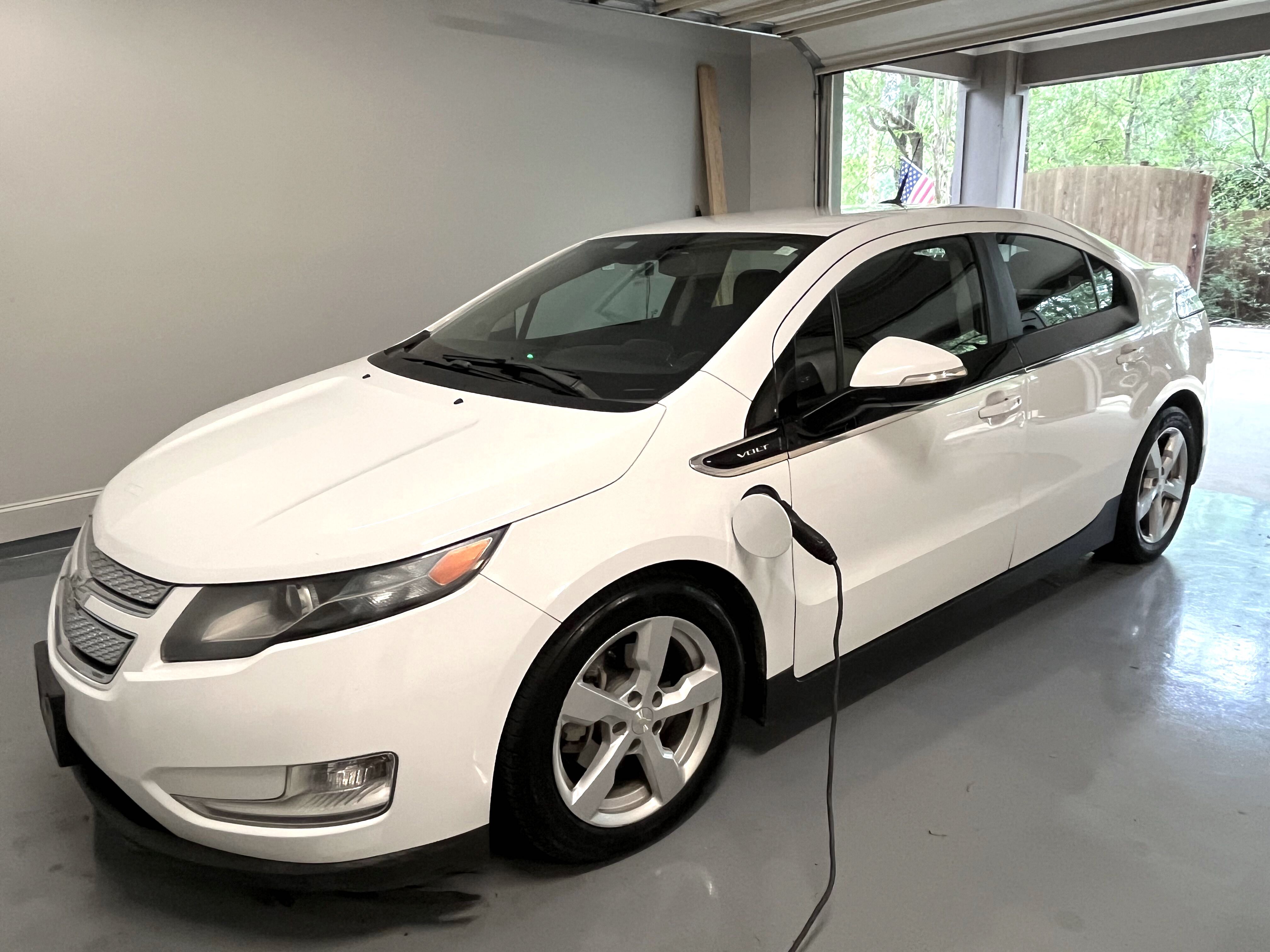 Used 2014 Chevrolet Volt w/ Enhanced Safety Package 1 FWD image 8