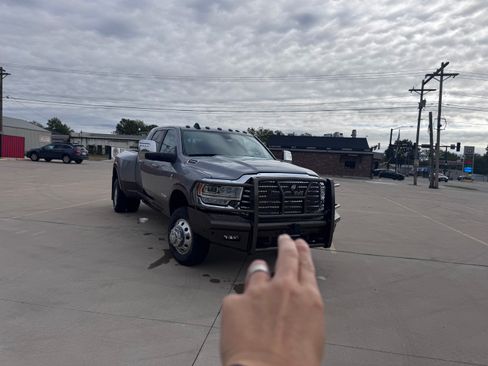 Used 2024 RAM 3500 Limited image 11