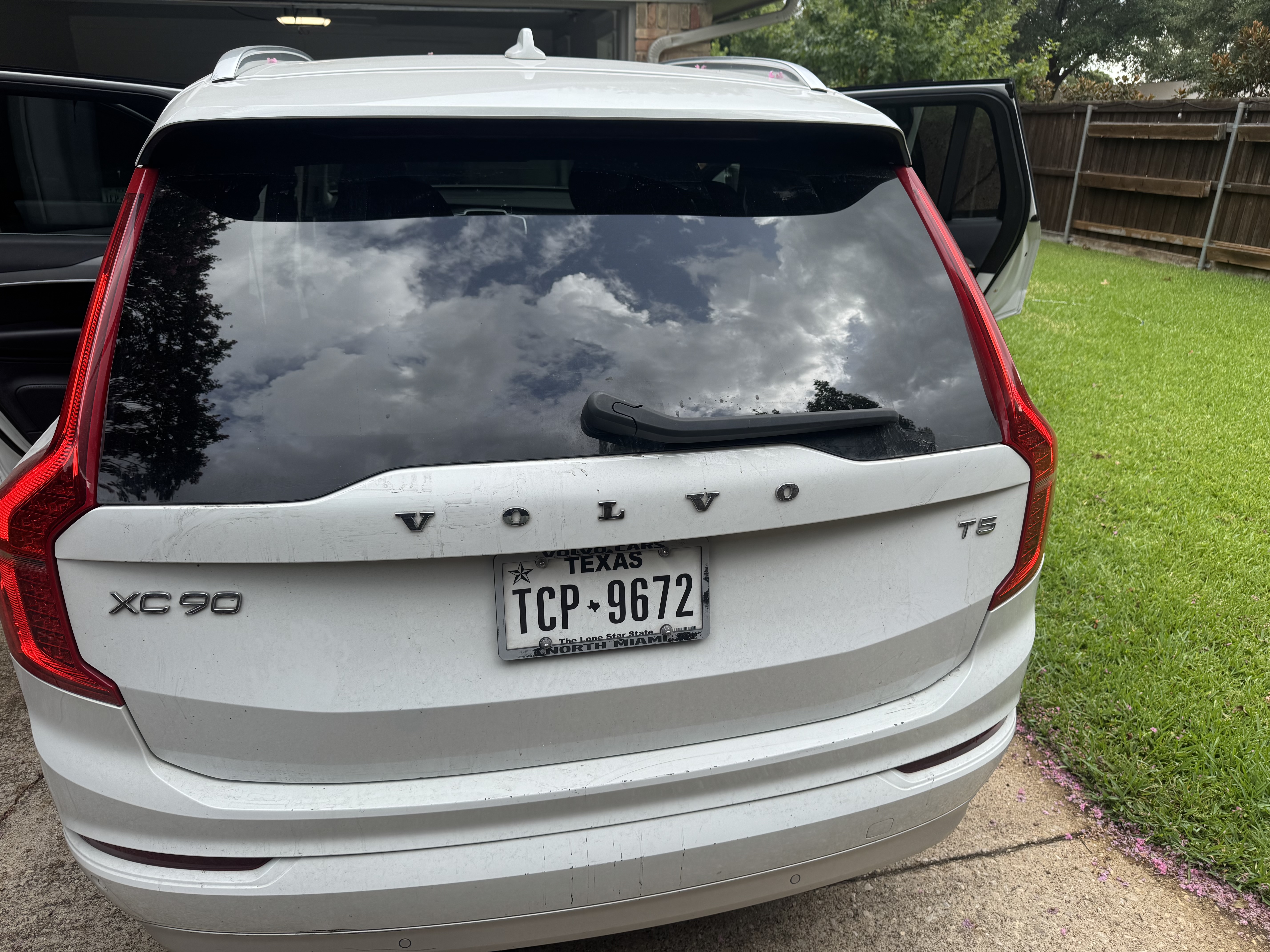 Used 2022 Volvo XC90 T5 Momentum FWD image 5