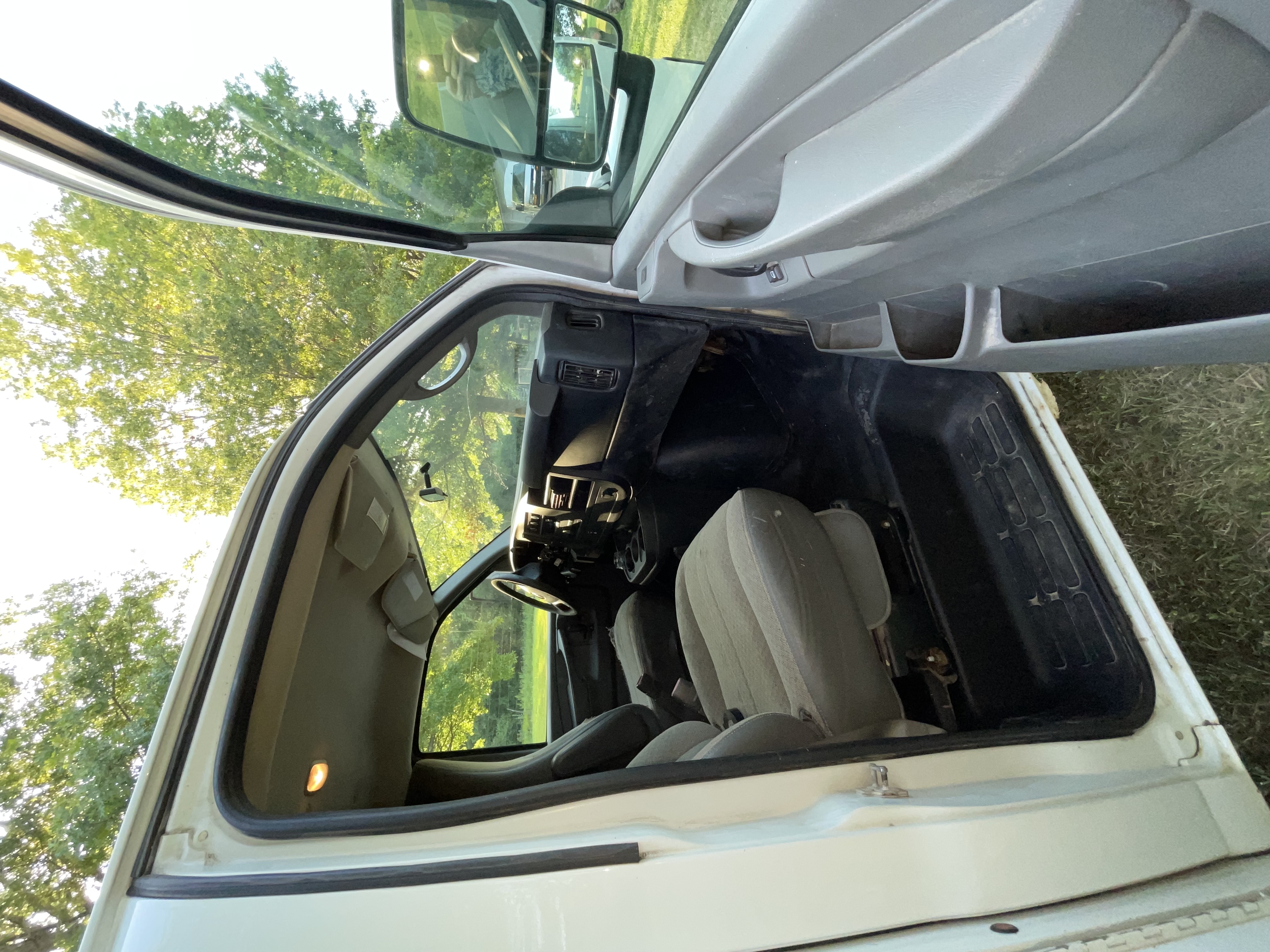 Used 2011 Chevrolet Express 3500 RWD image 8