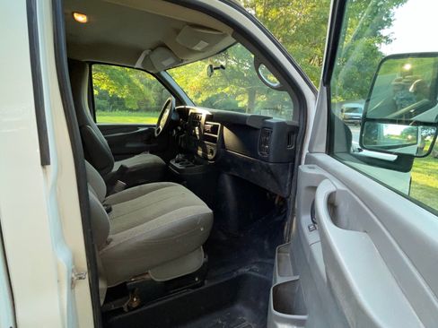 Used 2011 Chevrolet Express 3500 RWD image 8