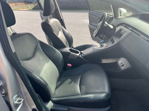 Used 2013 Toyota Prius Four image 11