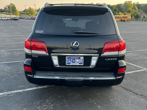 Used 2013 Lexus LX 570 4WD w/ Luxury Pkg image 10