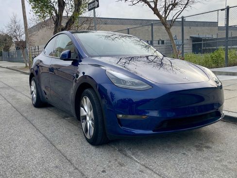 Used 2022 Tesla Model Y Long Range image 2