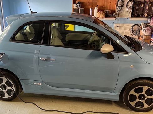 Used 2016 FIAT 500 e FWD image 3