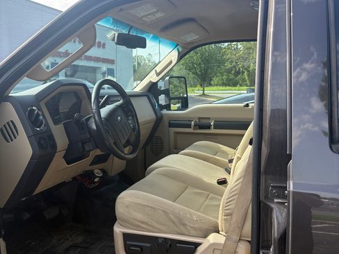 Used 2009 Ford F250 XLT AWD/4WD image 4