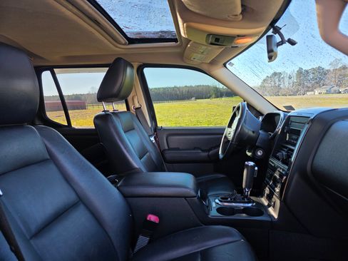 Used 2010 Ford Explorer Sport Trac Limited image 4