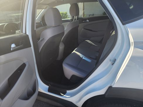 Used 2020 Hyundai Tucson SE image 9