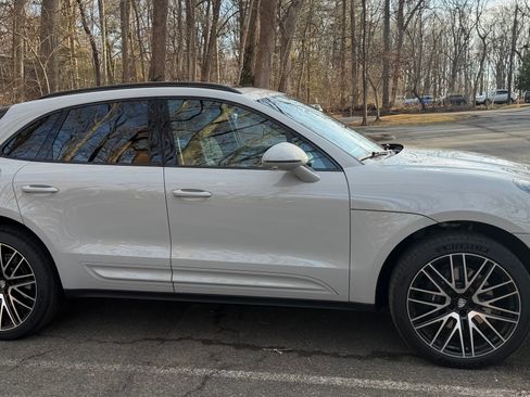 Used 2025 Porsche Macan image 19
