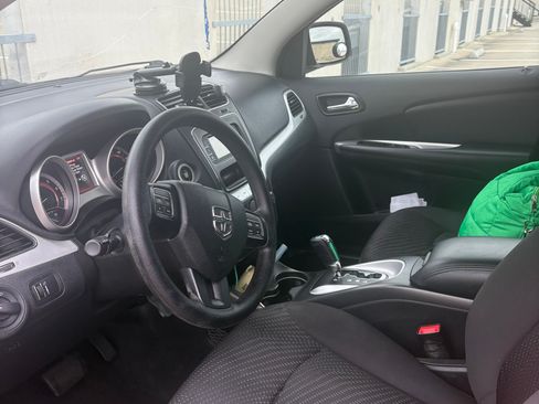 Used 2017 Dodge Journey SE w/ Flexible Seating Group FWD image 2