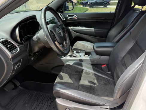 Used 2020 Jeep Grand Cherokee Altitude image 14