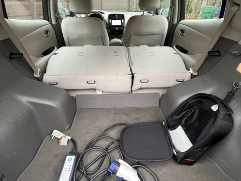 Used 2013 Nissan Leaf SV image 13