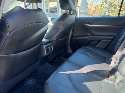 Used 2020 Toyota Camry XLE image 12