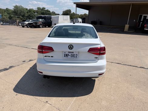 Used 2015 Volkswagen Jetta SE FWD image 8