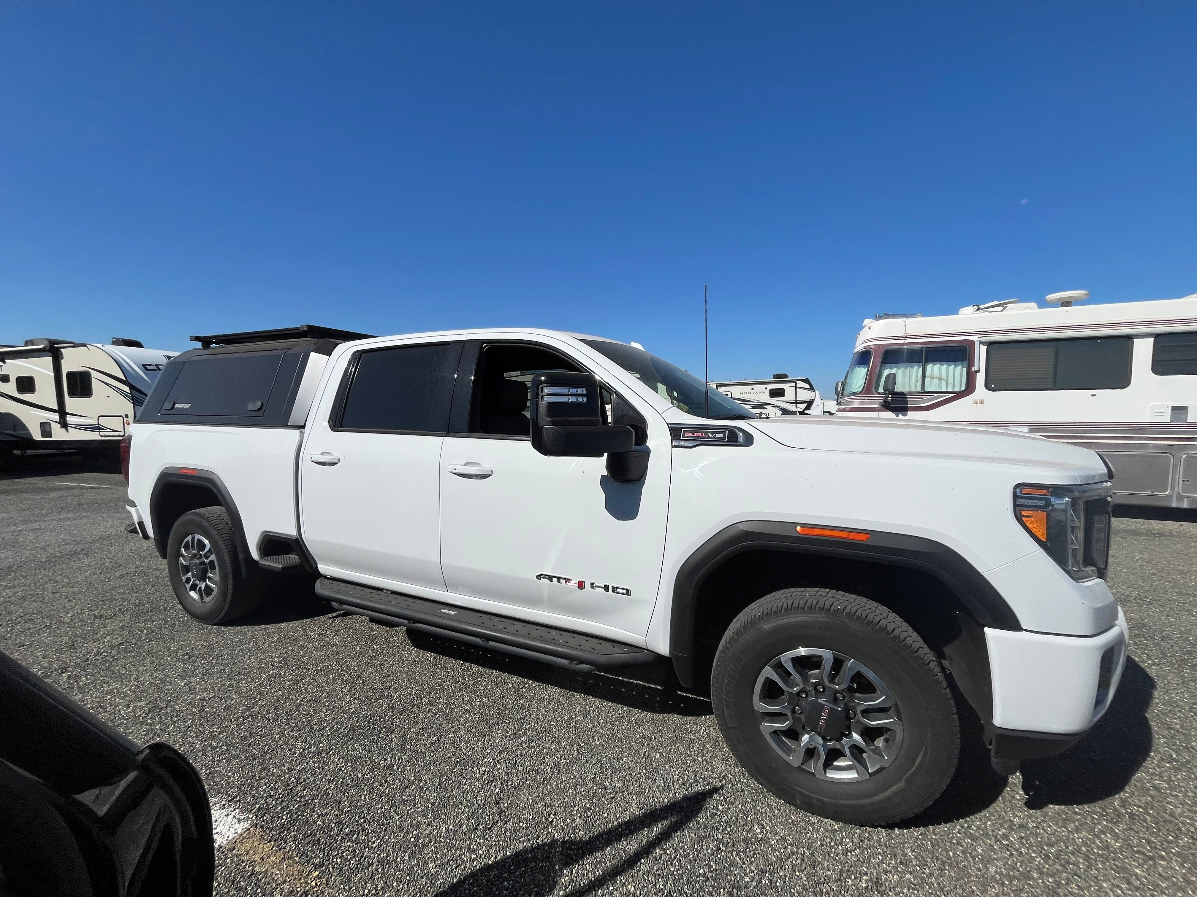 Used 2022 GMC Sierra 2500 AT4 w/ AT4 Preferred Package AWD/4WD image 5