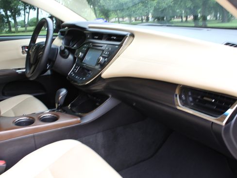 Used 2018 Toyota Avalon XLE Premium FWD image 28