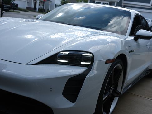 Used 2022 Porsche Taycan 4S AWD/4WD image 2