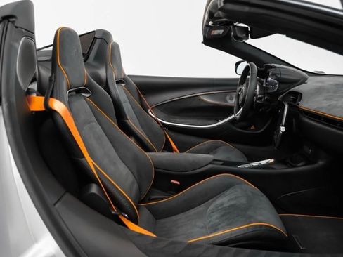 Used 2025 McLaren Artura Spider RWD image 23