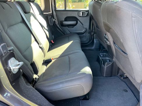 Used 2018 Jeep Wrangler Unlimited Sport S image 17