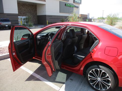 Used 2015 Toyota Corolla S image 20