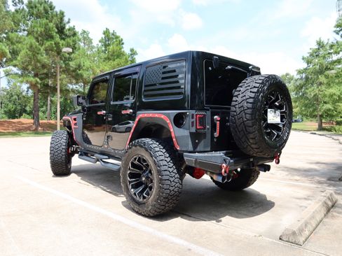Used 2015 Jeep Wrangler Unlimited Sahara AWD/4WD image 5